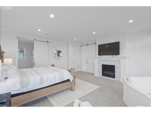 813 Sw 9TH St, Lincoln City, OR 97367