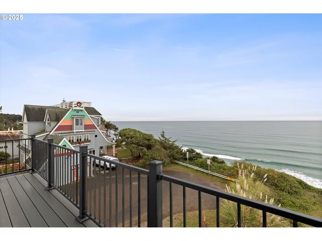 813 Sw 9TH St, Lincoln City, OR 97367