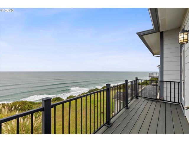 813 Sw 9TH St, Lincoln City, OR 97367