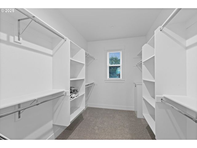 813 Sw 9TH St, Lincoln City, OR 97367