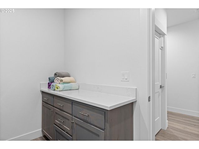 813 Sw 9TH St, Lincoln City, OR 97367
