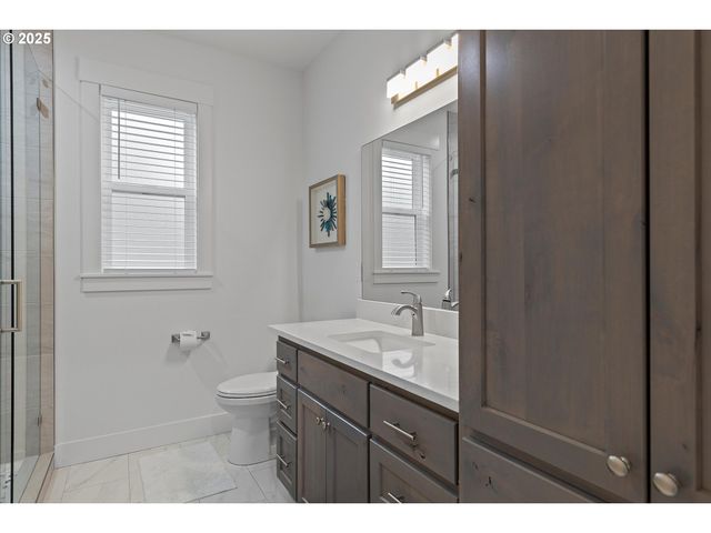 813 Sw 9TH St, Lincoln City, OR 97367
