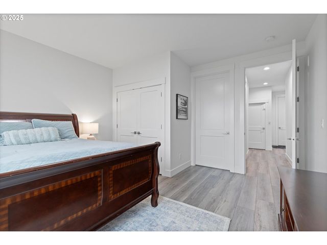 813 Sw 9TH St, Lincoln City, OR 97367