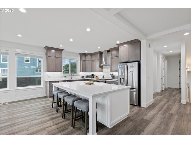 813 Sw 9TH St, Lincoln City, OR 97367