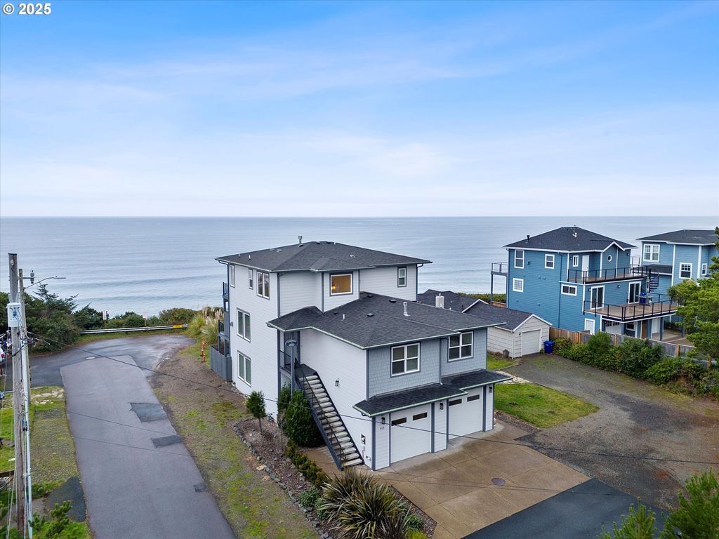 813 Sw 9TH St, Lincoln City, OR 97367