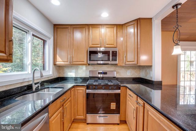 4504 WAKEFIELD DR, Annandale, VA 22003