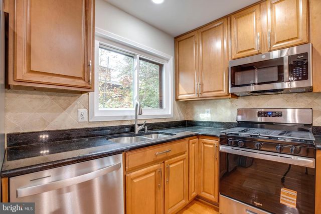 4504 WAKEFIELD DR, Annandale, VA 22003