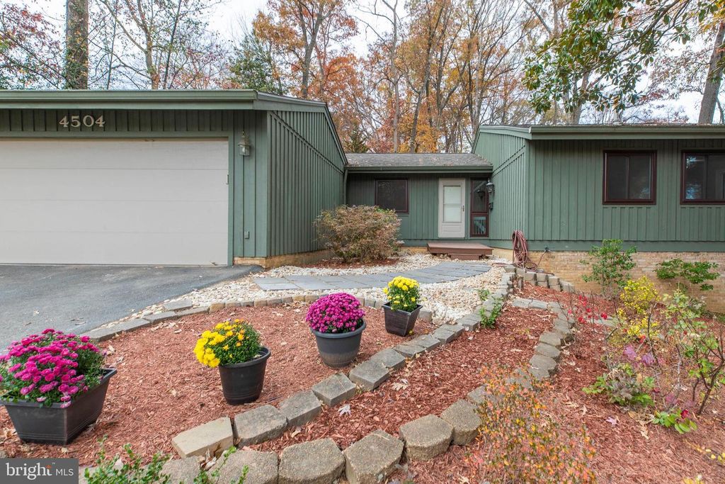 4504 WAKEFIELD DR, Annandale, VA 22003