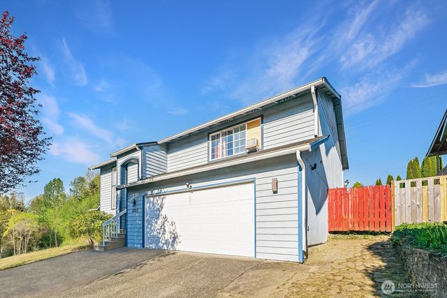 8823 W Mall Drive, Everett, WA 98208
