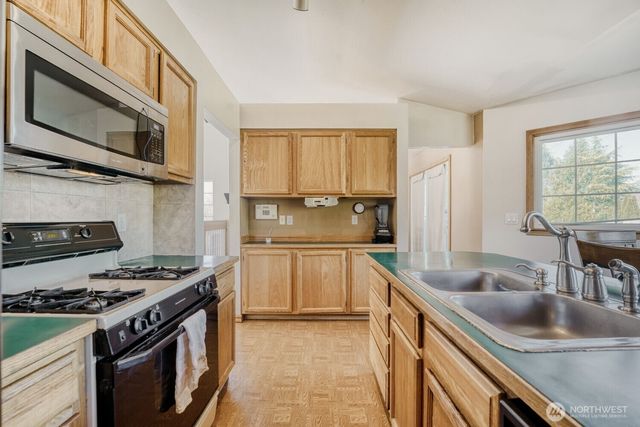 8823 W Mall Drive, Everett, WA 98208