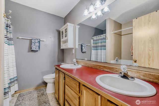 8823 W Mall Drive, Everett, WA 98208