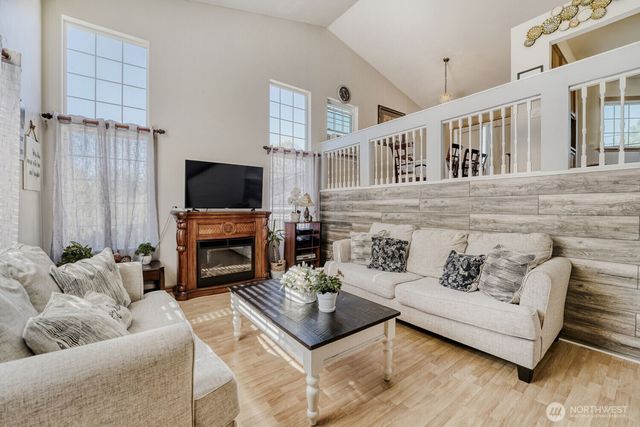 8823 W Mall Drive, Everett, WA 98208