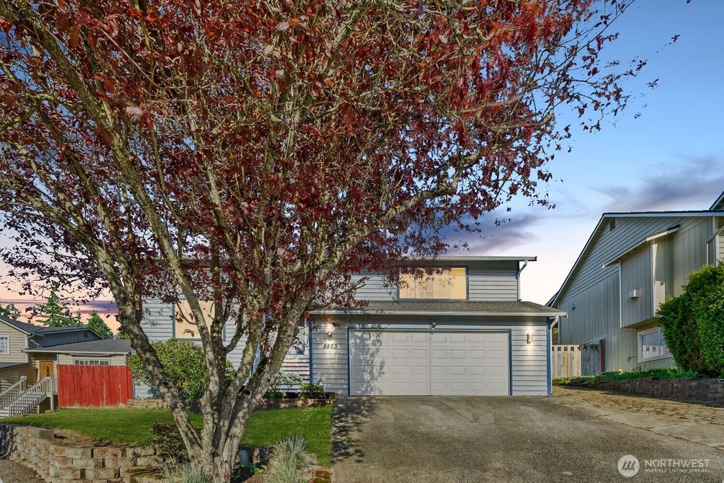 8823 W Mall Drive, Everett, WA 98208