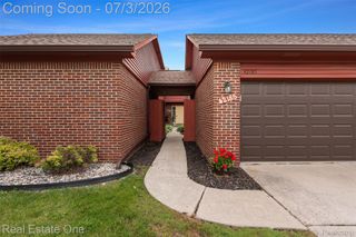 42185 Lochmoor Street, Clinton Charter Township, MI 48038