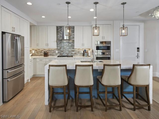 1135 3rd AVE S 218, Naples, FL 34102