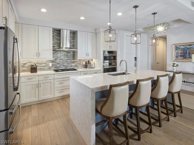 1135 3rd AVE S 218, Naples, FL 34102