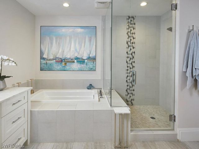 1135 3rd AVE S 218, Naples, FL 34102