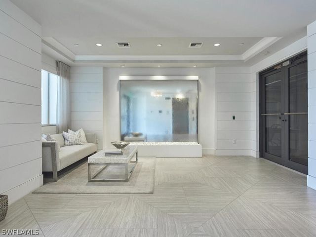 1135 3rd AVE S 218, Naples, FL 34102