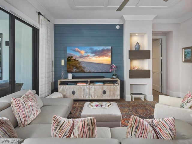 1135 3rd AVE S 218, Naples, FL 34102