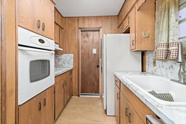 404 Best Road, Winnie, TX 77665