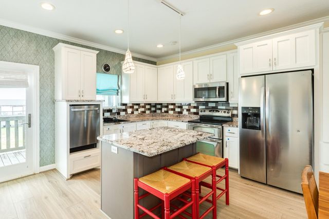 4710 Bayshore Drive, Freeport, TX 77541