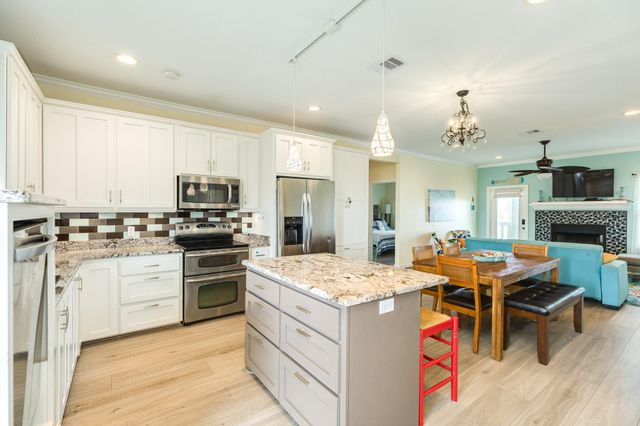 4710 Bayshore Drive, Freeport, TX 77541