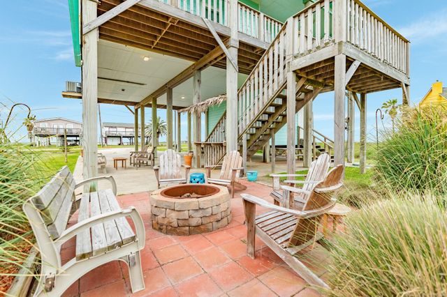 4710 Bayshore Drive, Freeport, TX 77541