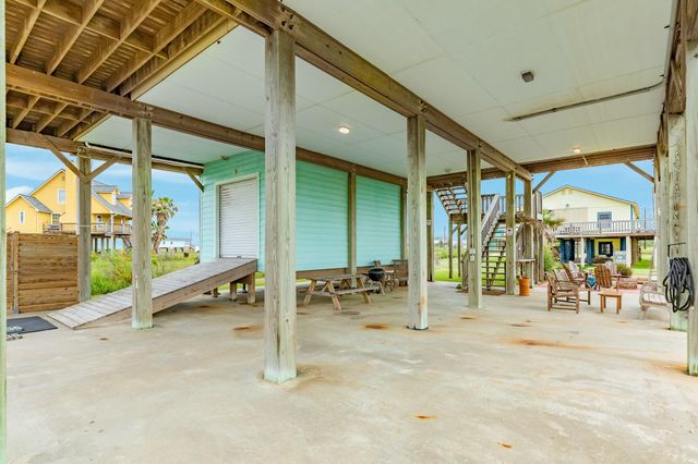 4710 Bayshore Drive, Freeport, TX 77541