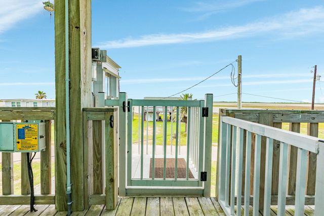 4710 Bayshore Drive, Freeport, TX 77541