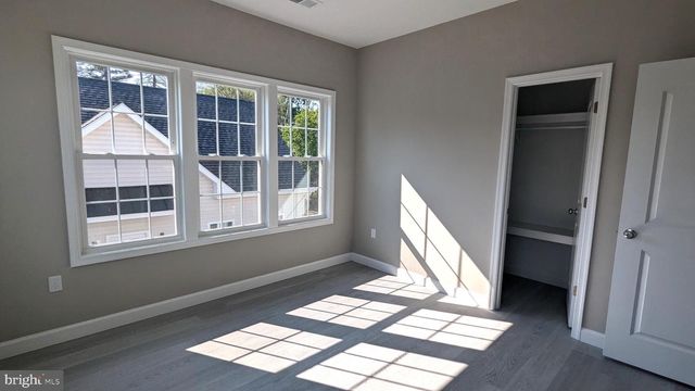 2251 PAPERMILL RD, Winchester, VA 22601