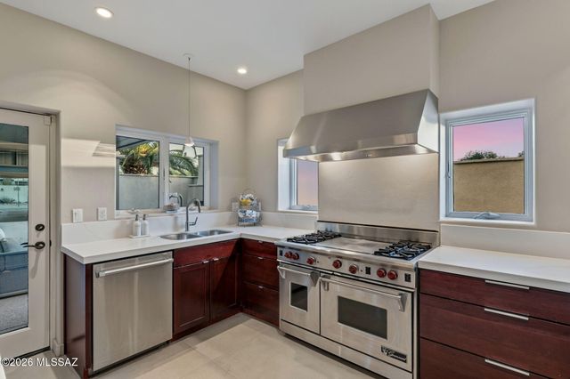 2901 E Adams Street, Tucson, AZ 85716