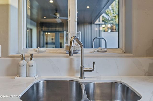 2901 E Adams Street, Tucson, AZ 85716