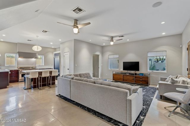 2901 E Adams Street, Tucson, AZ 85716