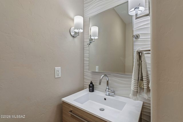 2901 E Adams Street, Tucson, AZ 85716