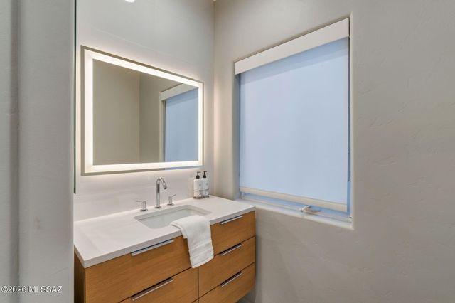 2901 E Adams Street, Tucson, AZ 85716