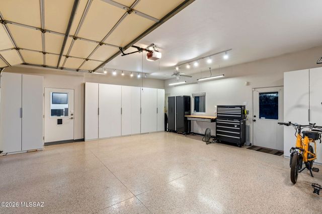 2901 E Adams Street, Tucson, AZ 85716