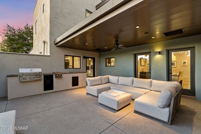 2901 E Adams Street, Tucson, AZ 85716