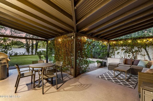 2901 E Adams Street, Tucson, AZ 85716