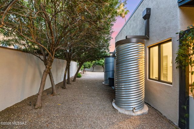 2901 E Adams Street, Tucson, AZ 85716