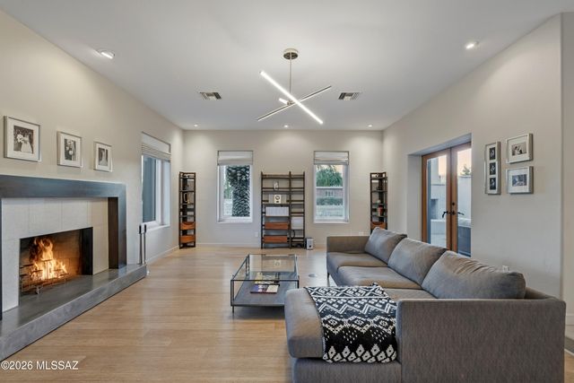 2901 E Adams Street, Tucson, AZ 85716