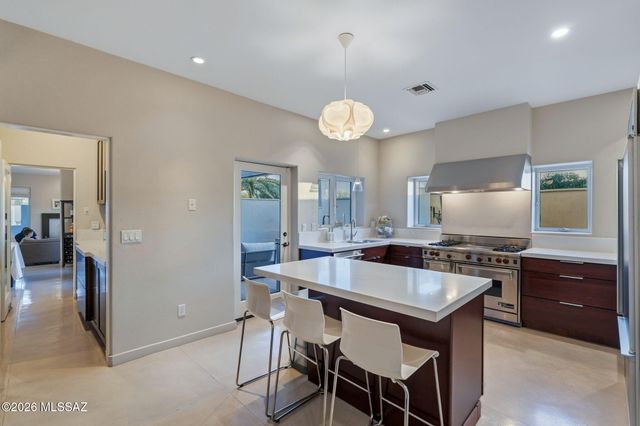 2901 E Adams Street, Tucson, AZ 85716