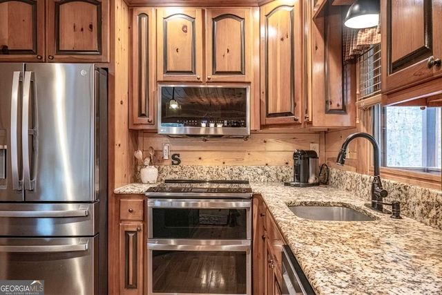 225 Hiawatha Trail, Blue Ridge, GA 30513