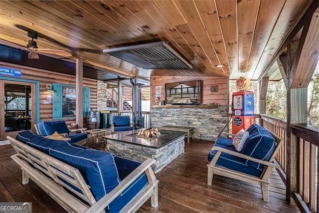 225 Hiawatha Trail, Blue Ridge, GA 30513