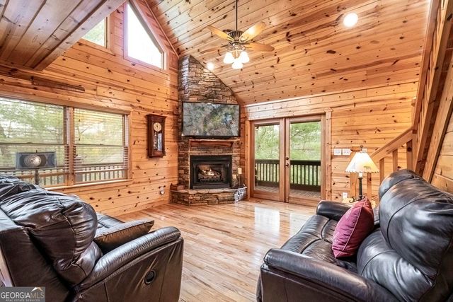 225 Hiawatha Trail, Blue Ridge, GA 30513