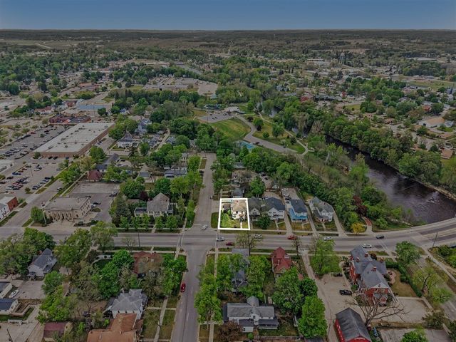 403 Maple Street, Big Rapids, MI 49307