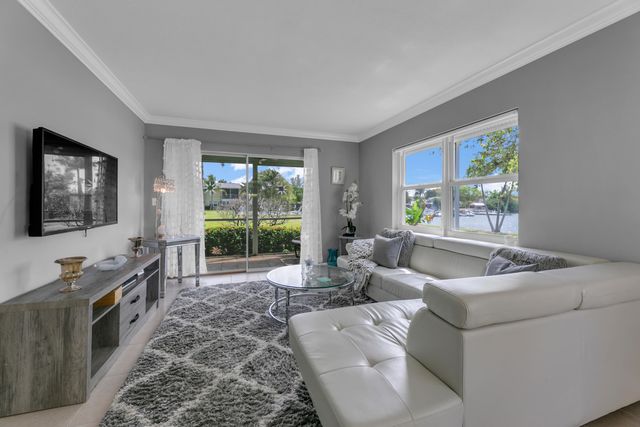 960 Crystal Lake Drive 115, Deerfield Beach, FL 33064