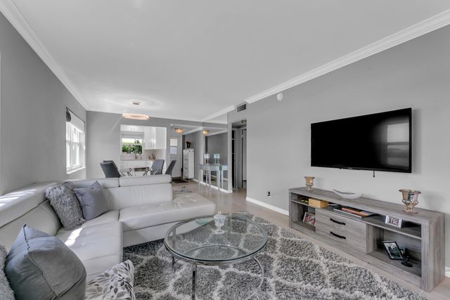 960 Crystal Lake Drive 115, Deerfield Beach, FL 33064