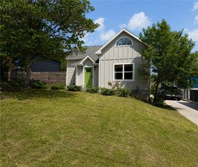 230 S College Avenue, Fayetteville, AR 72701
