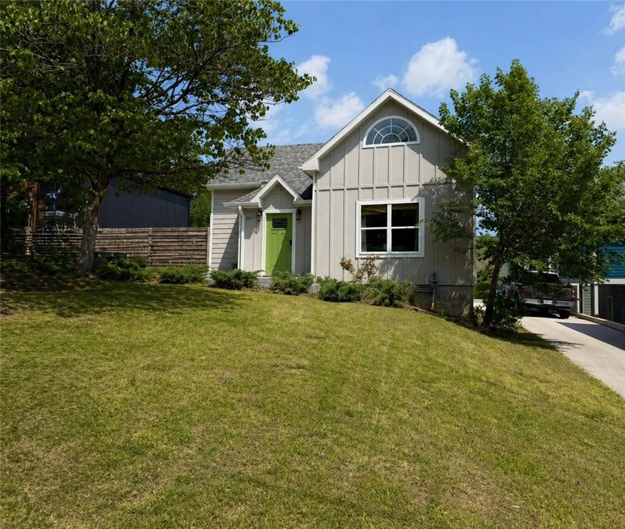230 S College Avenue, Fayetteville, AR 72701