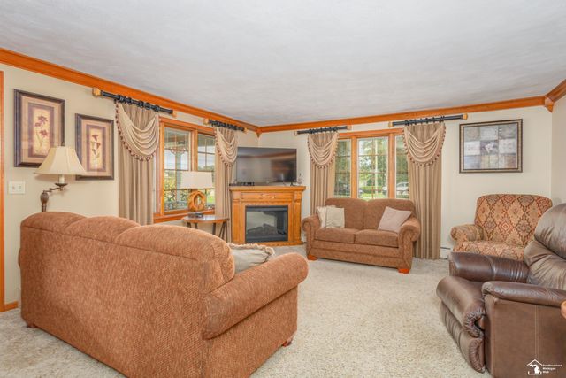 8888 Us Turnpike Road, Newport, MI 48166